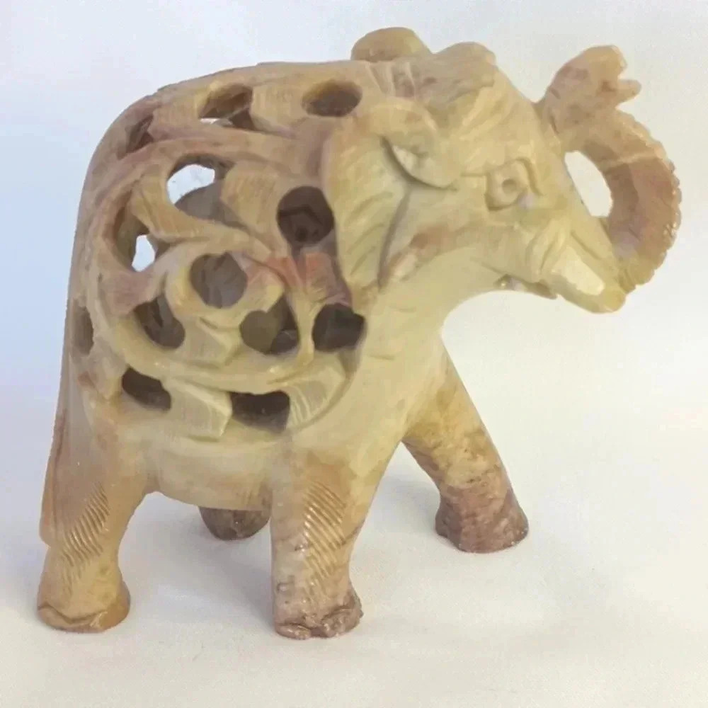 Hand carved elephant and baby - Picture 1 of 4